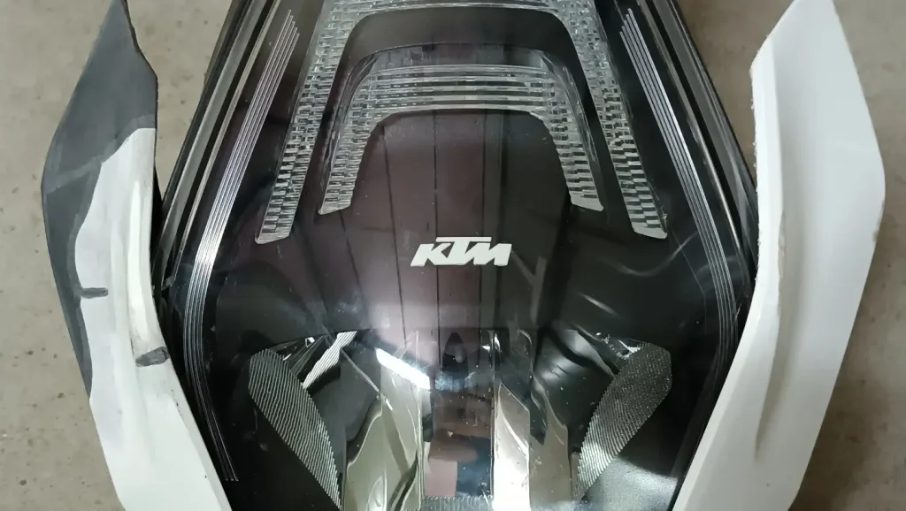 nadoknadjivanje nedostajucih delova maske i fara motora